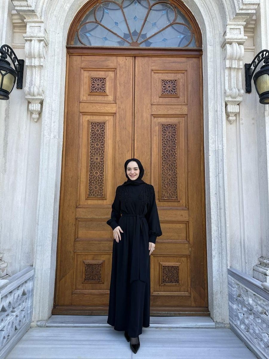 OMUZ İŞLEMELİ ELBİSE