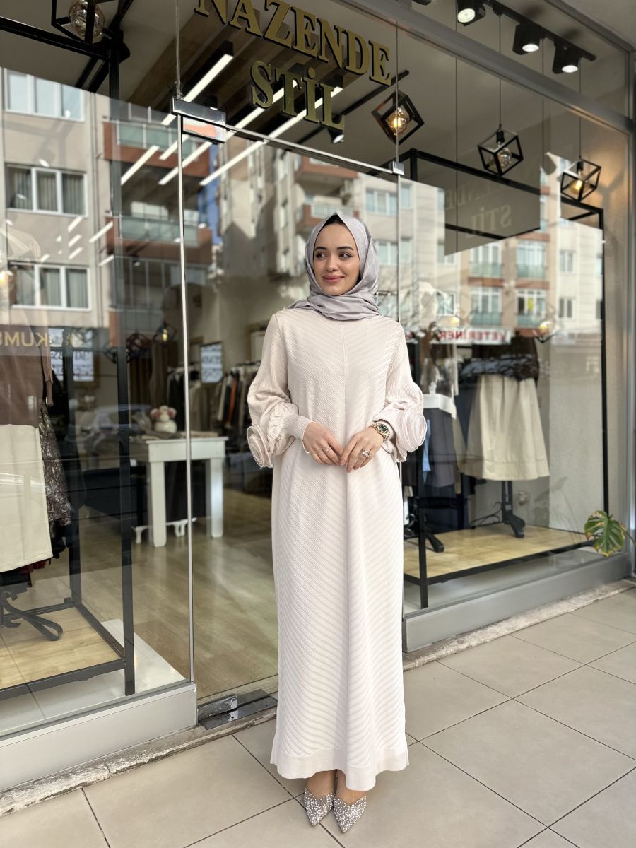 GÜL DETAYLI TRİKO ELBİSE