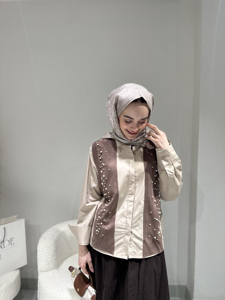 TRİKO DETAYLI İŞLEMELİ GÖMLEK